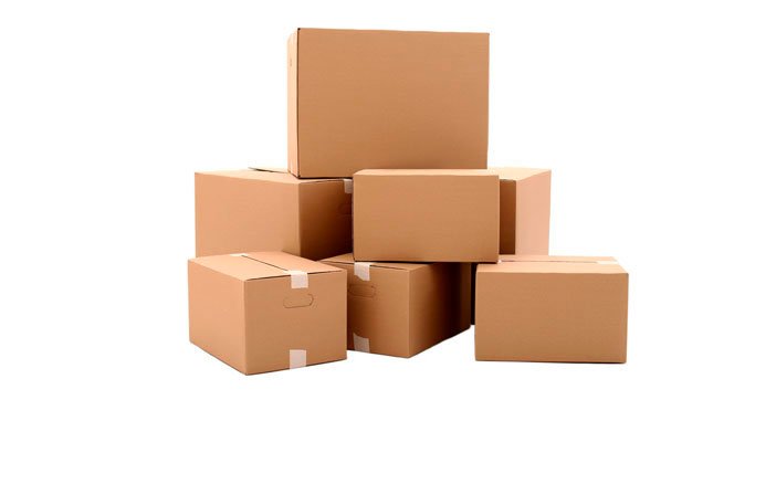Cajas de exportación varias cajas en fondo blanco