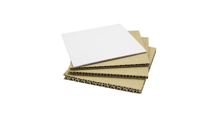 láminas corrugadas de cartón, laminas en fondo blanco